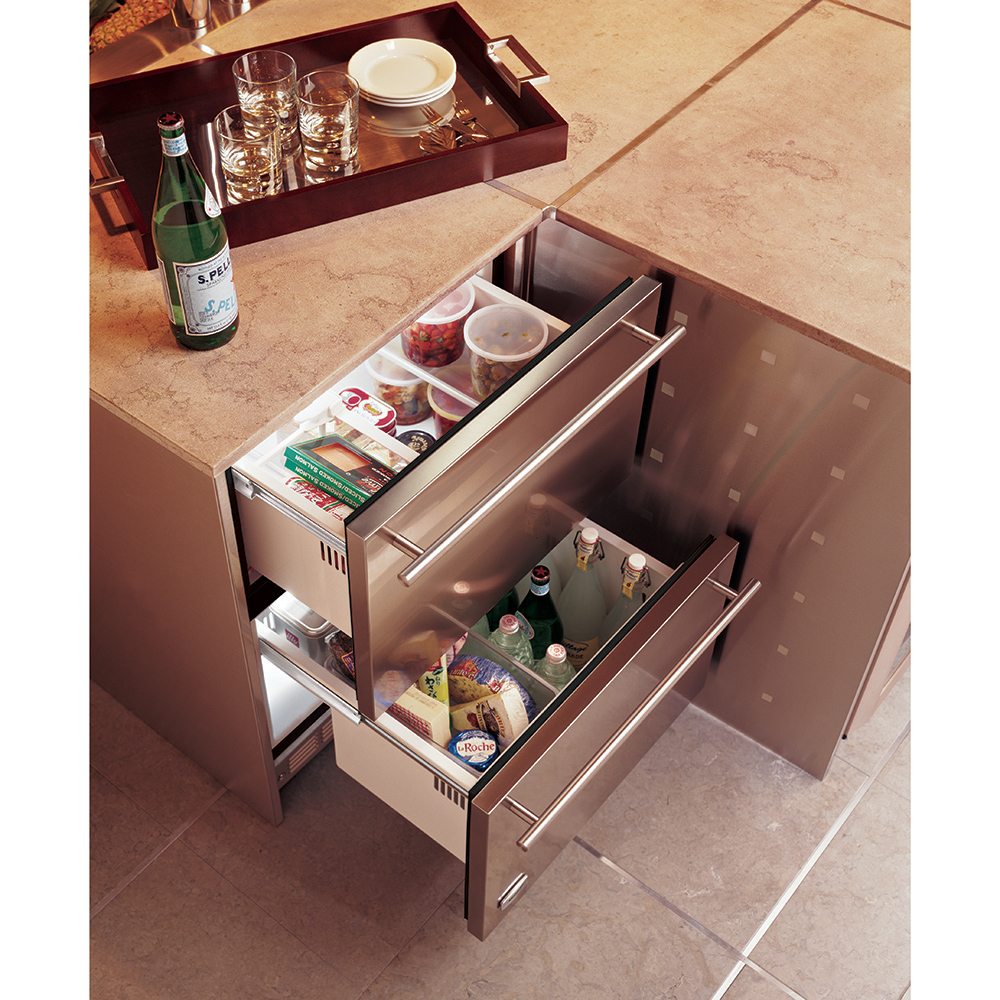 monogram-cajon-refrigerante-141-6L-inoxidable-ZIDS240HSS-abierto-con-props.jpg